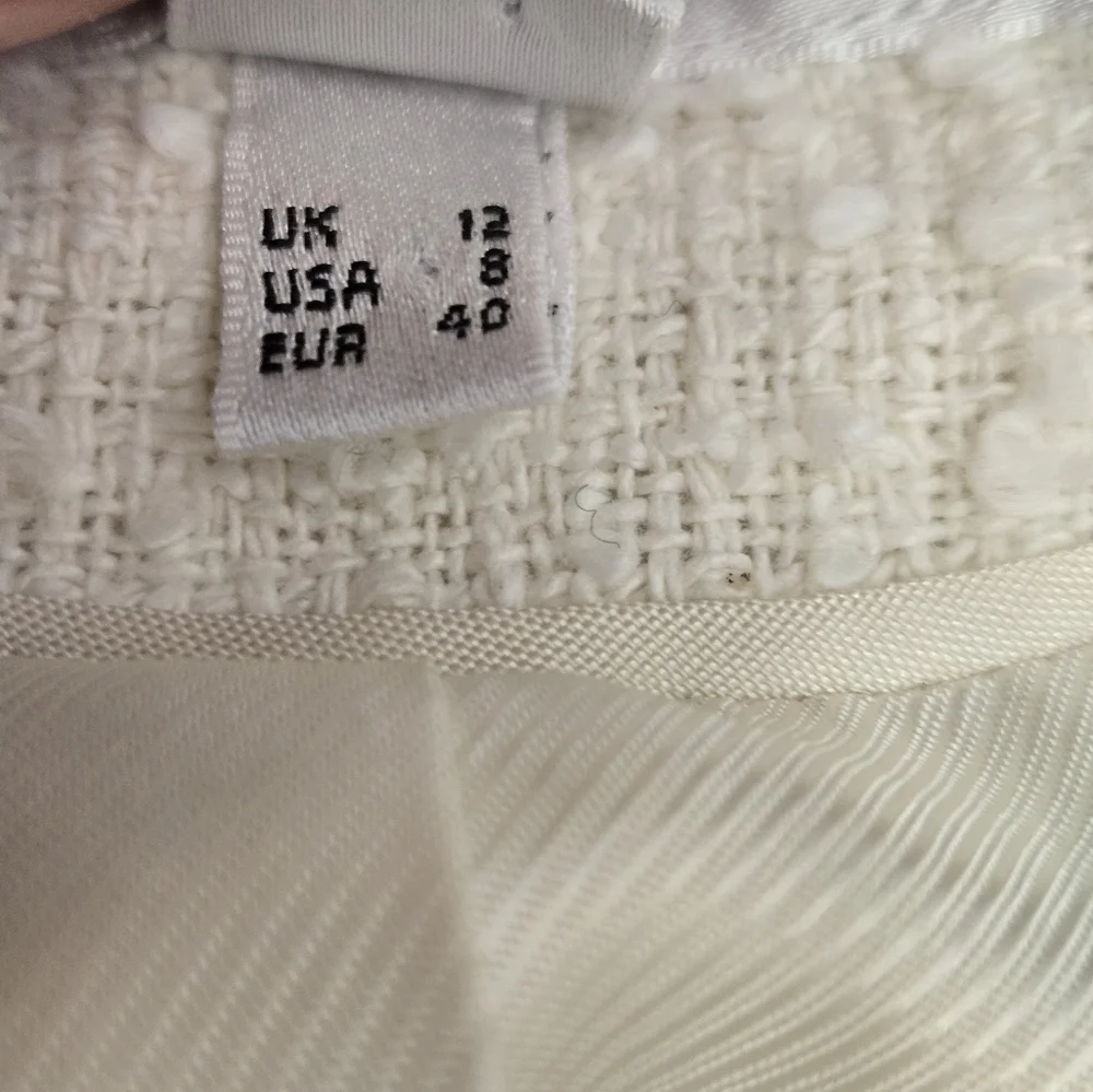 L.K BENNETT LONDON Cream Cottton Tweed Cropped Open Front Jacket With Fringe. 8 - Picture 8 of 16